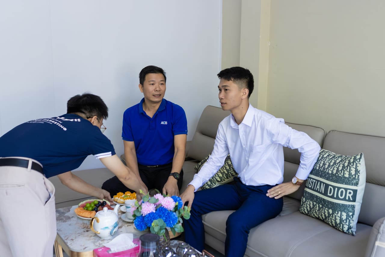 Tư vấn chiến lược quảng cáo Facebook và TikTok cho khách hàng